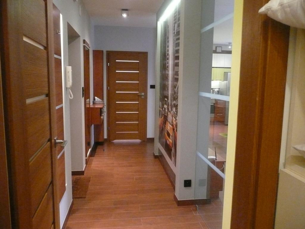 Manhattan Apartment *
