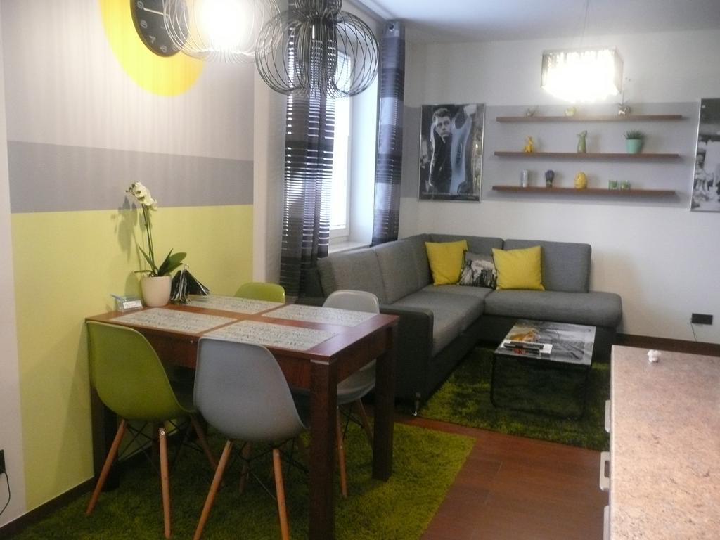 Manhattan Apartment *